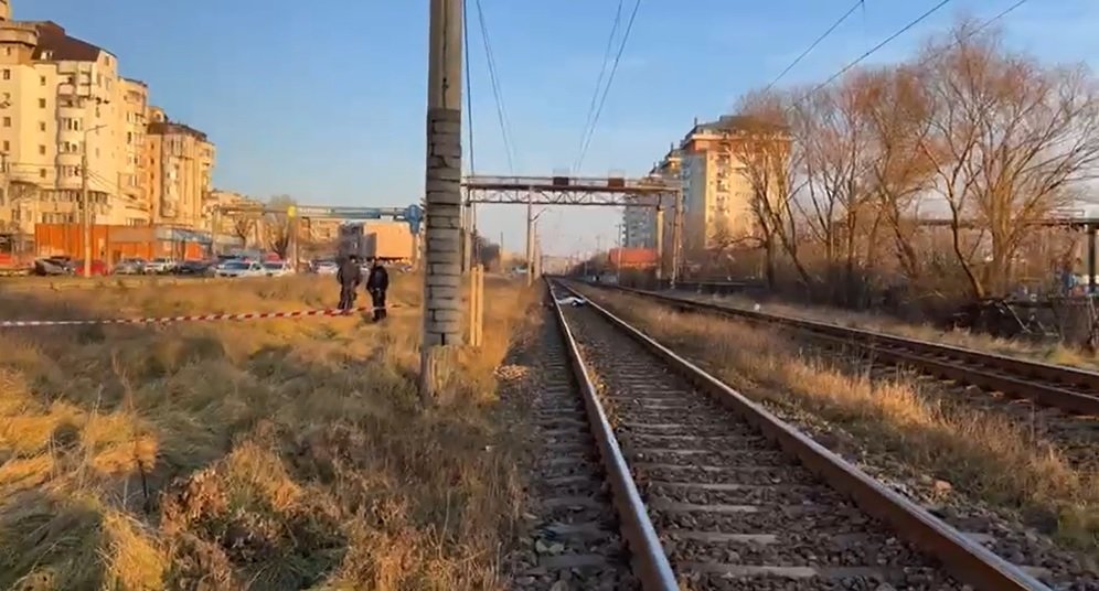  O femeie s-a aruncat în fața trenului, în zona Canta