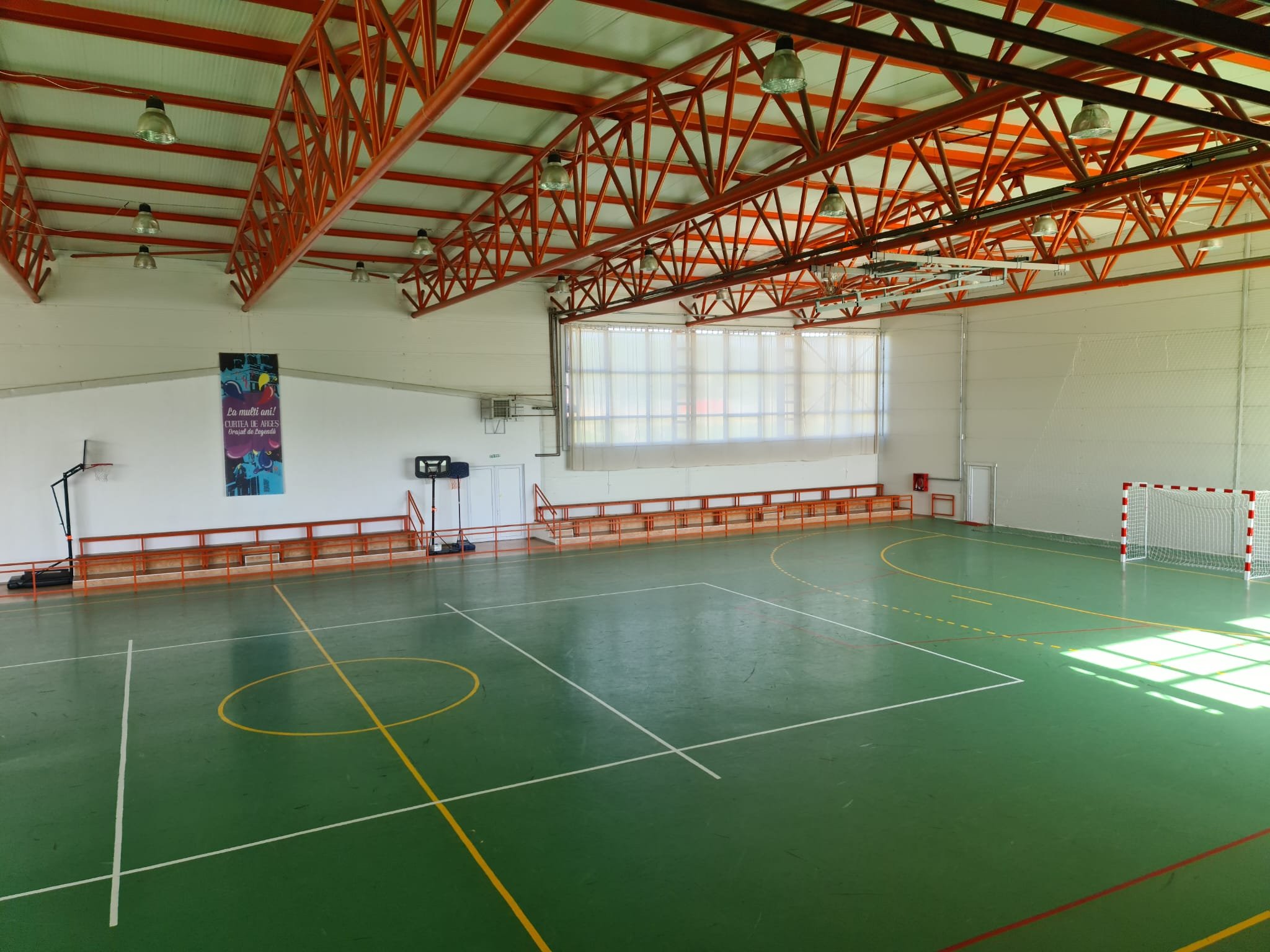  Guvernul va face în comuna ieşeană Tansa o modernă sală de sport, cu două niveluri. Costă aproape 10 milioane