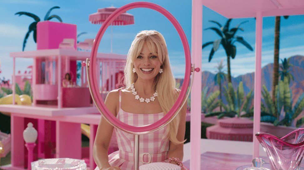  Filmul „Barbie”, încasări de 377 de milioane de dolari. Cel mai bun weekend de lansare pentru o peliculă regizată de o femeie