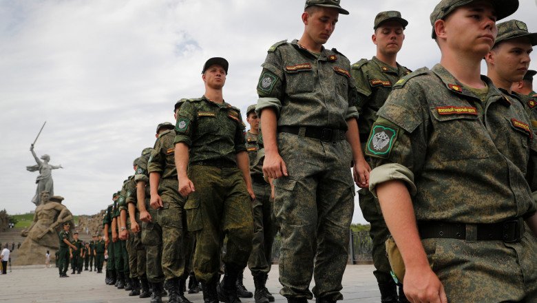  Rusia își omoară tinerii. A crescut limita maximă de vârstă la care bărbații pot fi înrolați