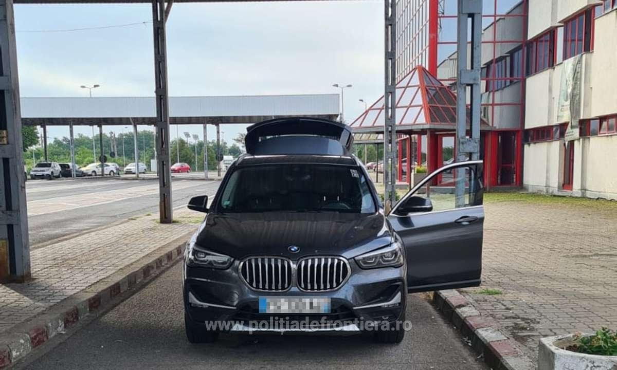  Român păcălit de un alt român în Franța să închirieze un BMW furat. De la vamă a venit pe jos acasă