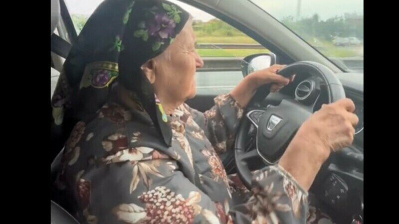  VIDEO Super-bunicuța: O şoferiţă de 81 de ani din Oradea a ajuns vedetă pe TikTok