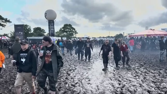  Festivalul de heavy metal Wacken a oprit intrarea participanţilor, după ce o ploaie a transformat locul în noroi