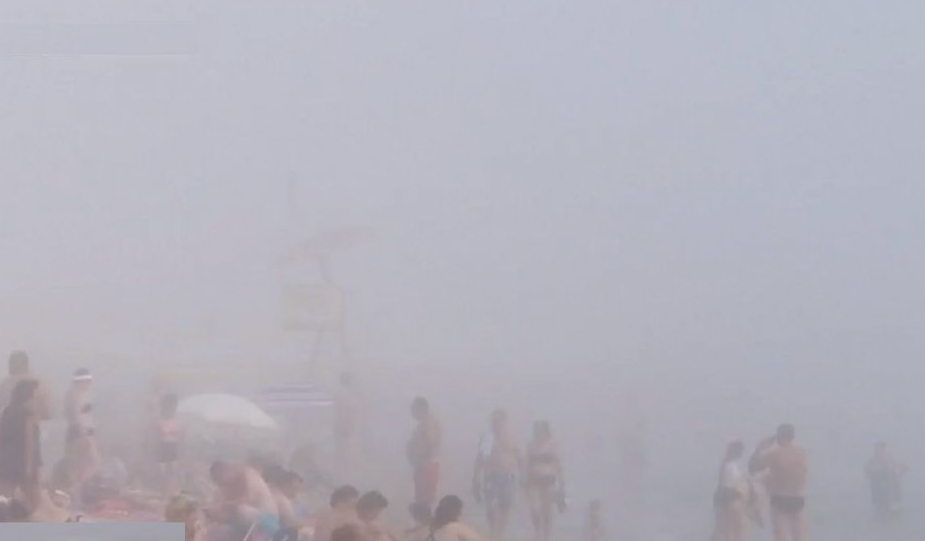  VIDEO Fenomen rar pe litoral. Plajele au fost învăluite de ceață