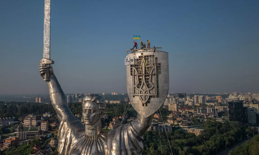  Kievul, curățat de simbolurile comuniste rusești