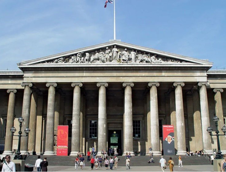  Un bărbat arestat în urma înjunghierii unui bărbat în apropiere de British Museum