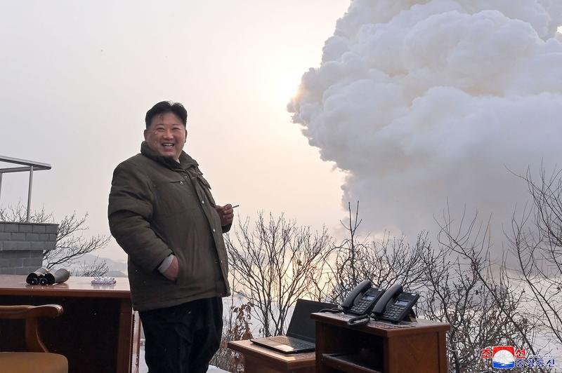  Kim Jong-un l-a demis pe cel mai important general nord-coreean şi a cerut creşterea producţiei de arme