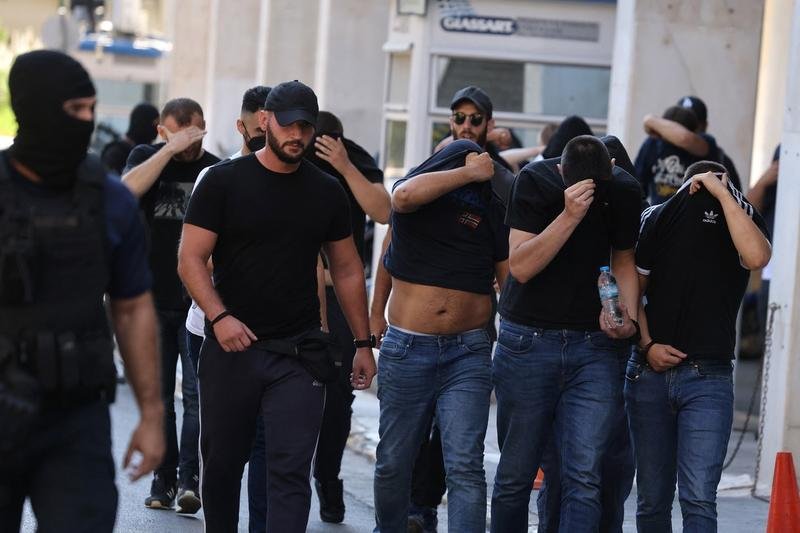  Şapte cetăţeni români au fost reţinuţi de Poliţia elenă pentru că deţineau obiecte interzise