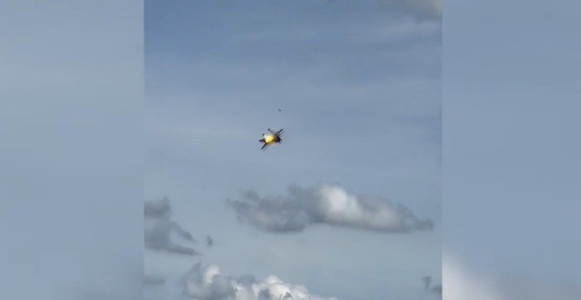  VIDEO: Doi piloţi se catapultează în ultimul moment, înaintea unei prăbuşiri, la show-ul aerian Thunder Over Michigan