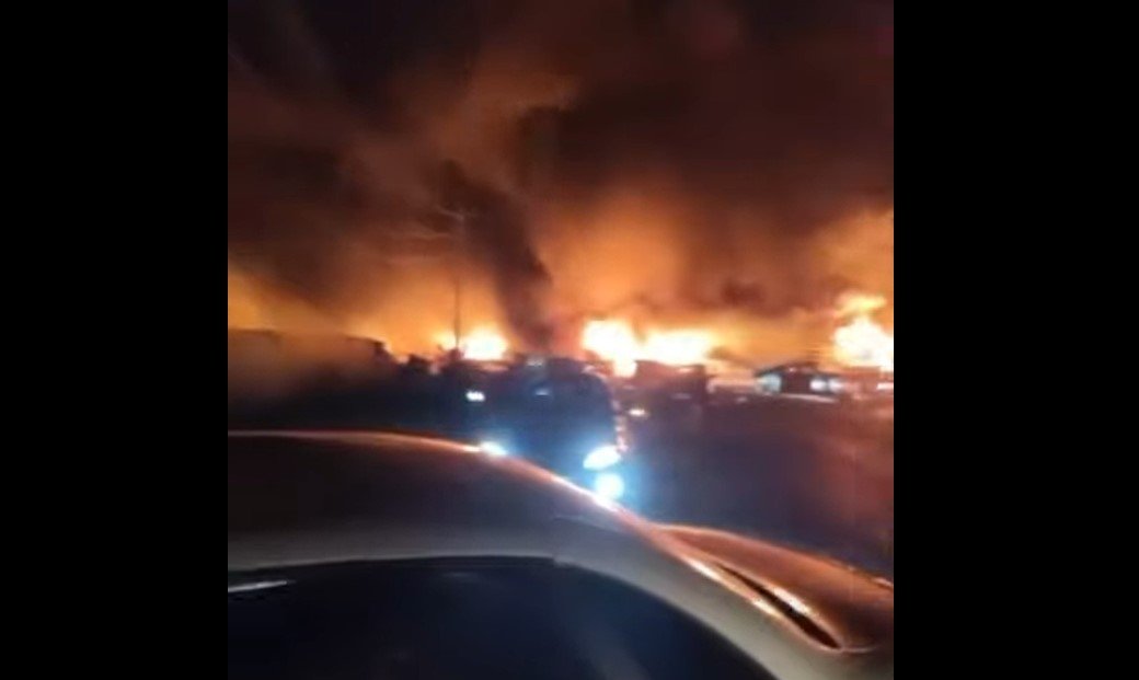  VIDEO: O staţie de carburanţi a ars noapte trecută ca o torţă: cel puţin 27 de persoane au murit