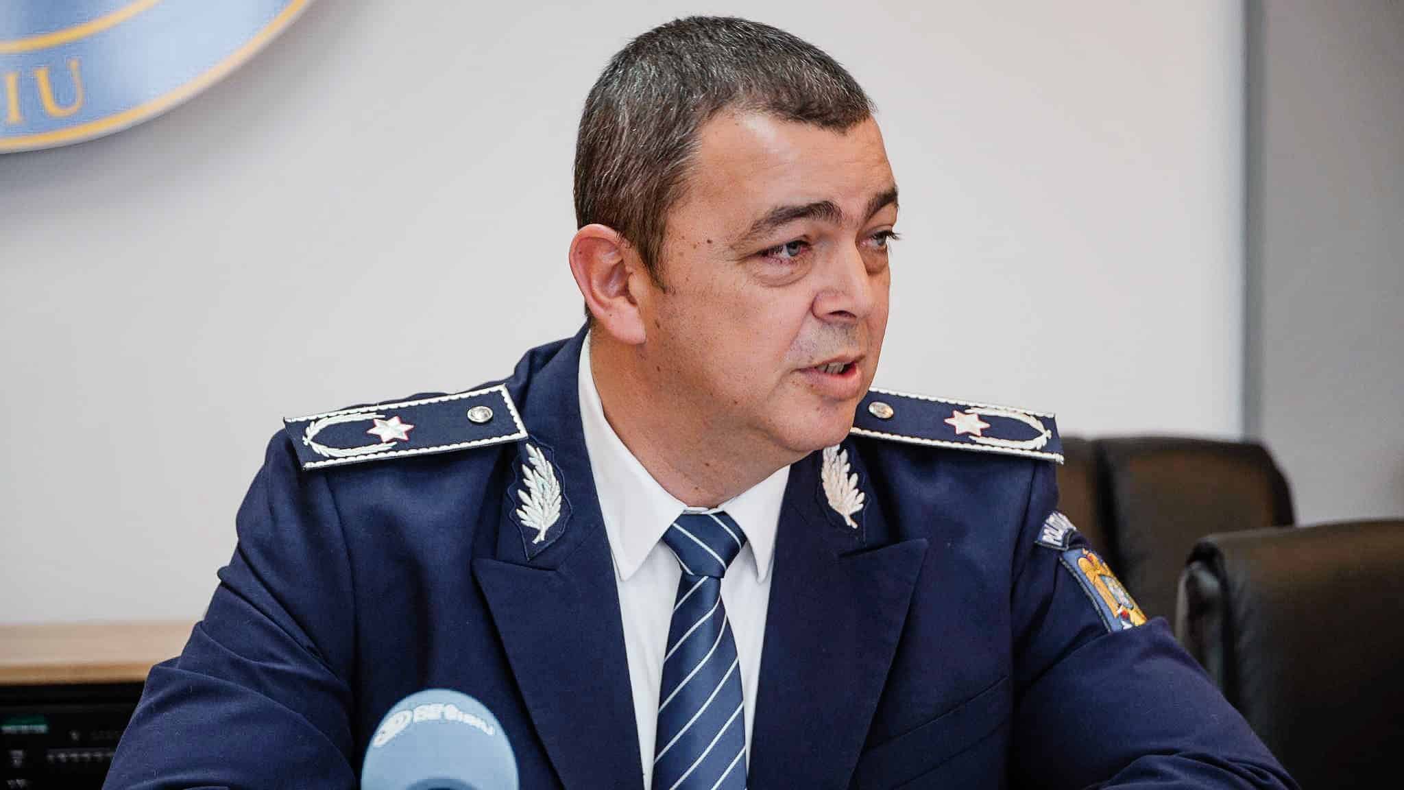 Şeful Poliţiei Sibiu recunoaşte că a semnat o hârtie către STS prin care cere să i se verifice biroul de microfoane după percheziţia DNA