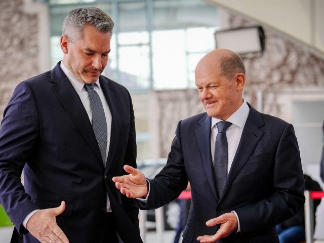  VIDEO Viralul zilei: Strângere de mână ratată între premierul austriac și cancelarul german Olaf Scholz. Karl Nehammer: Sistemul Schengen nu funcționează
