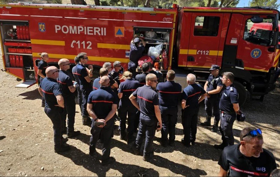  40 de pompieri români intervin şi în Franţa, pentru a ajuta la stingerea unor incendii forestiere izbucnite în localitatea Chanousse