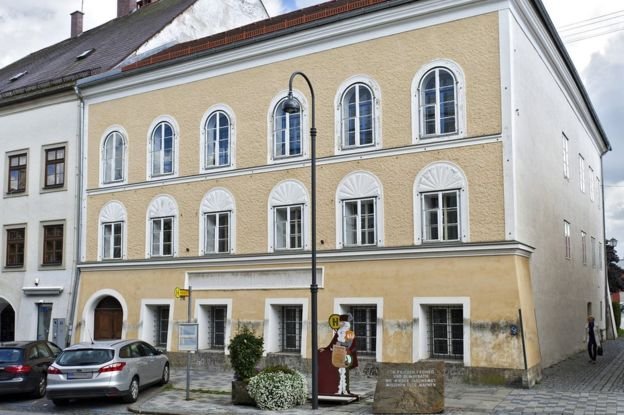  Casa lui Hitler urmează să intre în şantier la 2 octombrie pentru a fi transformată în post de poliţie