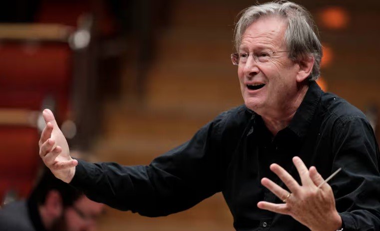 Dirijorul John Eliot Gardiner a părăsit Festivalul Berlioz după ce l-ar fi pălmuit pe un cântăreţ
