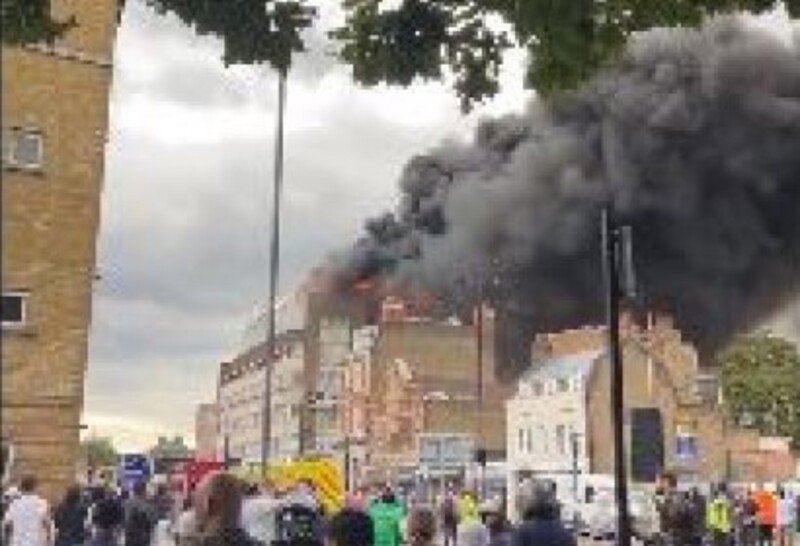  VIDEO. Incendiu de proporții în Londra. O clădire de birouri a fost cuprinsă de flăcări