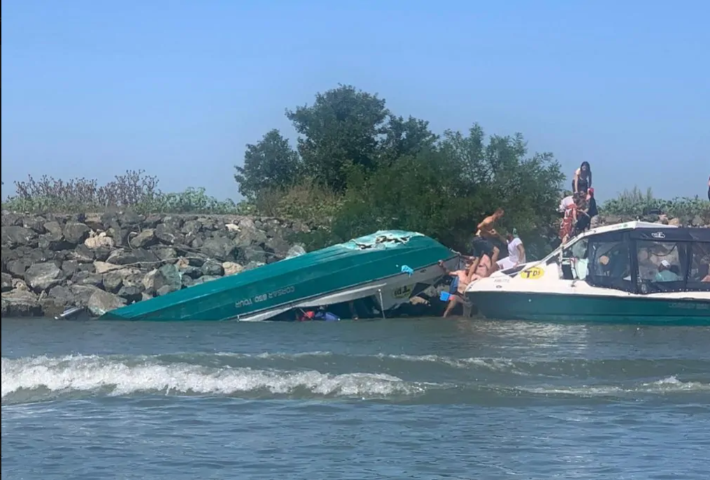  O femeie drogată s-a răsturnat cu barca pe Dunăre. În ambarcațiune erau și doi copii