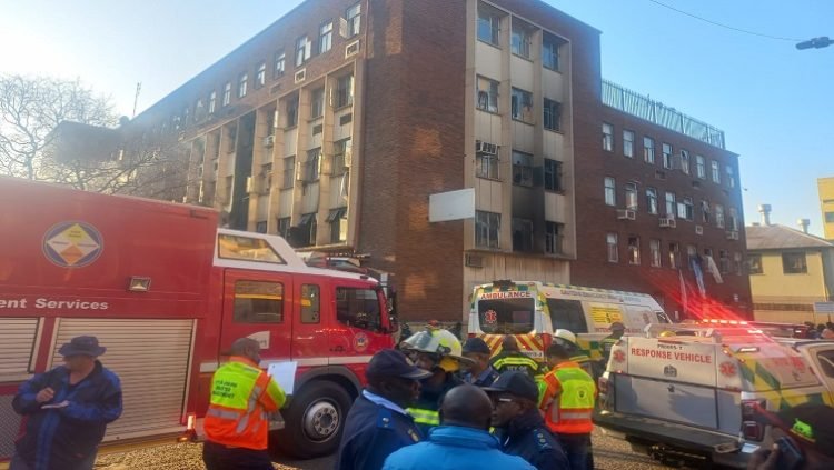  Cel puţin 52 de persoane au murit într-un incendiu izbucnit într-o clădire din Johannesburg