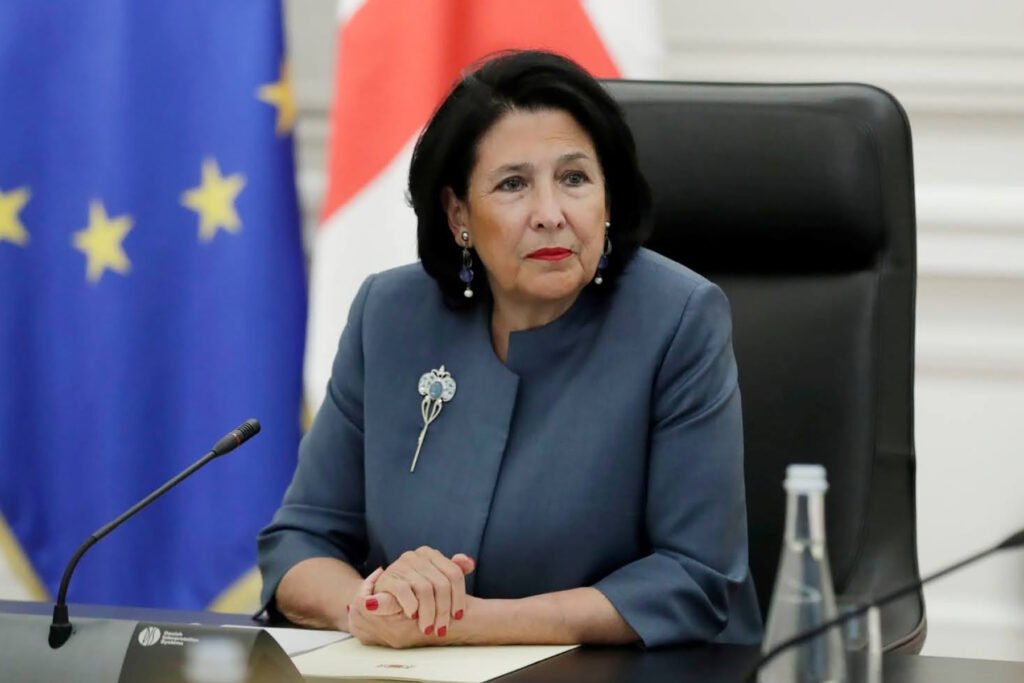  Partidul de guvernământ din Georgia vrea să o destituie pe preşedinta proeuropeană, din cauza vizitelor sale în UE