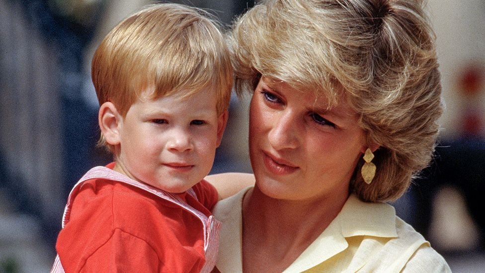  Prinţesa Diana susţine într-o înregistrare că Charles a fost dezamăgit că a avut un băiat, nu o fată, când s-a născut Harry