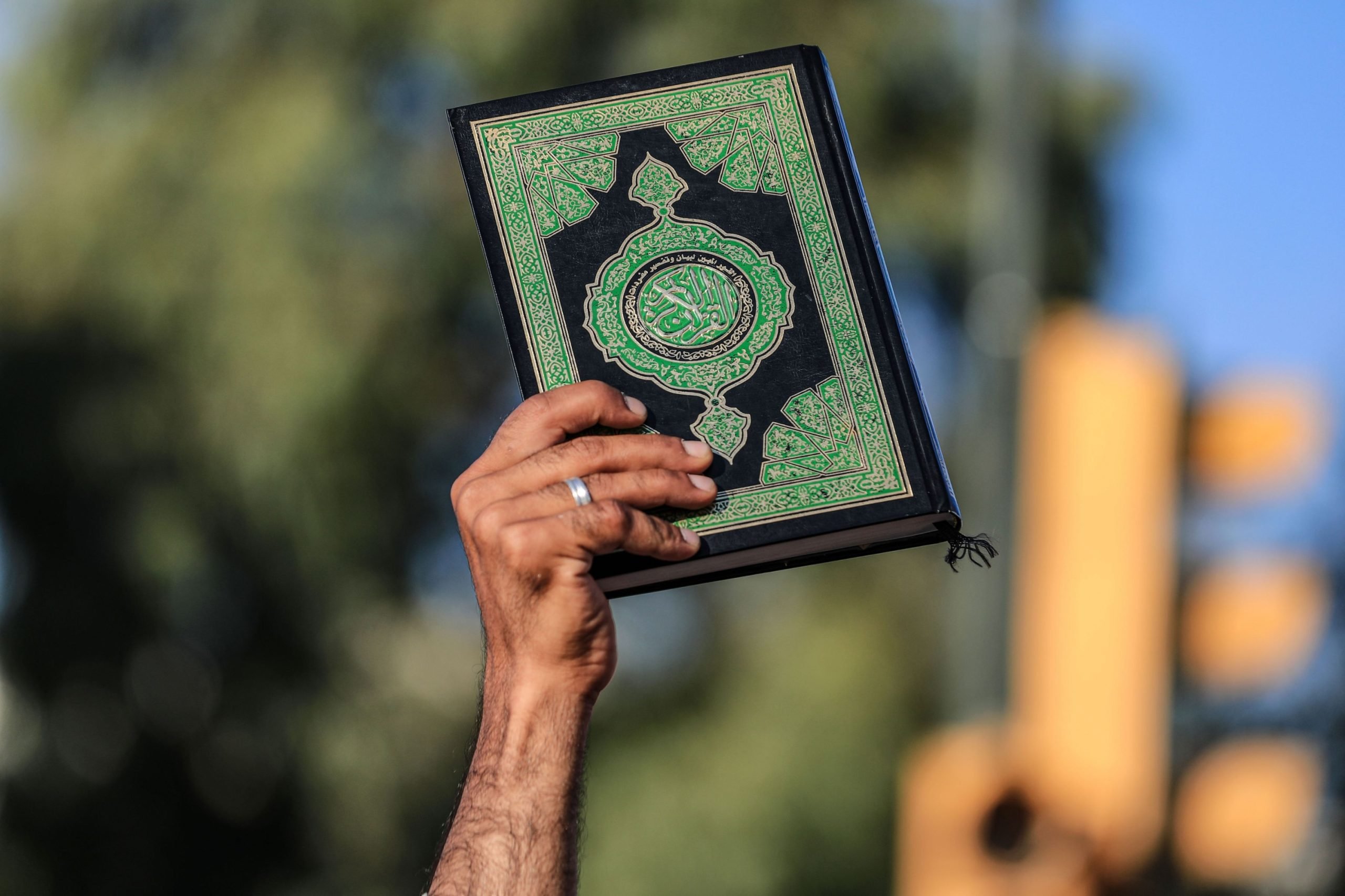  Mai multe arestări în Suedia, după ce încă un Coran a fost ars
