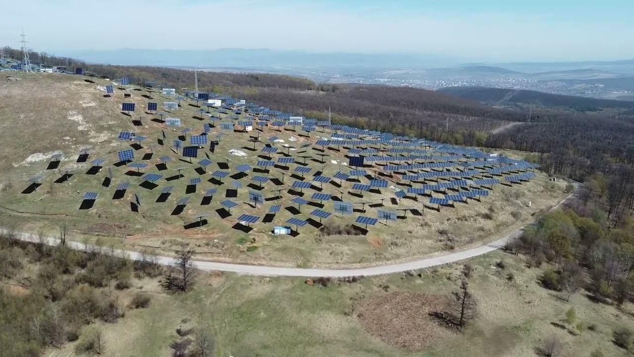  Doi hoți au furat panouri fotovoltaice de 40 milioane euro din Hunedoara. Prinși când le vindeau pe net