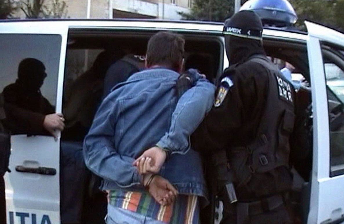  Fost poliţist, prins în flagrant cu aproximativ un kilogram de cocaină