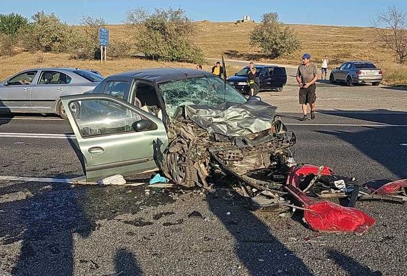  Constanţa: O femeie a murit şi mai multe persoane au fost rănite, într-un accident rutier în care au fost implicate două maşini