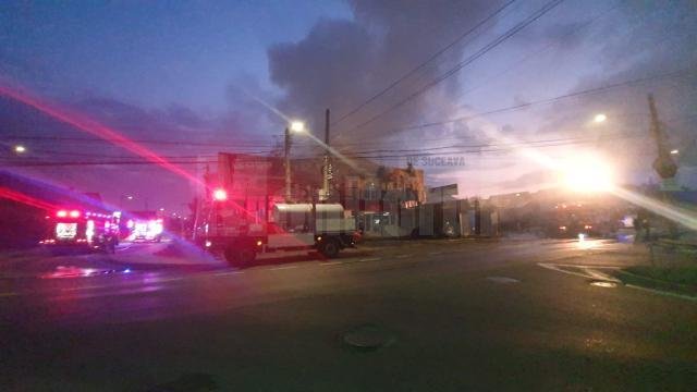 Incendiu pornit de la chioşc s-a intins la acoperişul unui magazin Profi