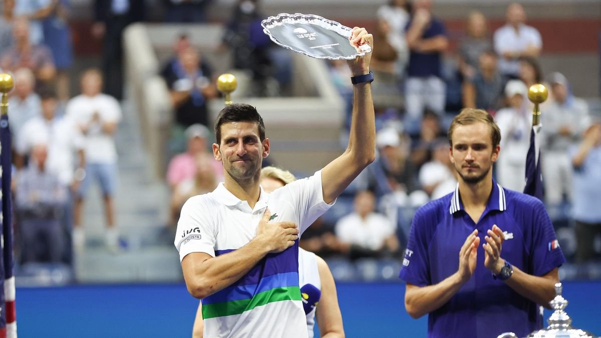  Ce-i spune Medvedev lui Djokovici după finala US Open: Când ai de gând să o laşi mai moale?