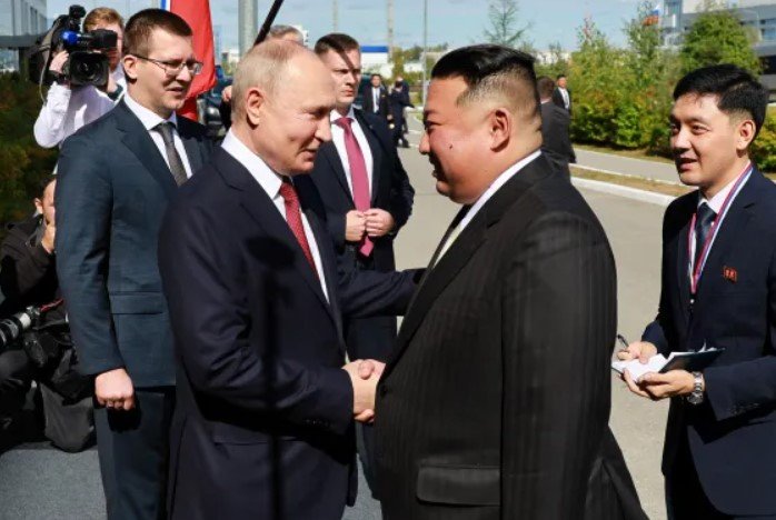 Ce şi-au spus Putin şi Kim Jong Un în primul lor schimb de cuvinte