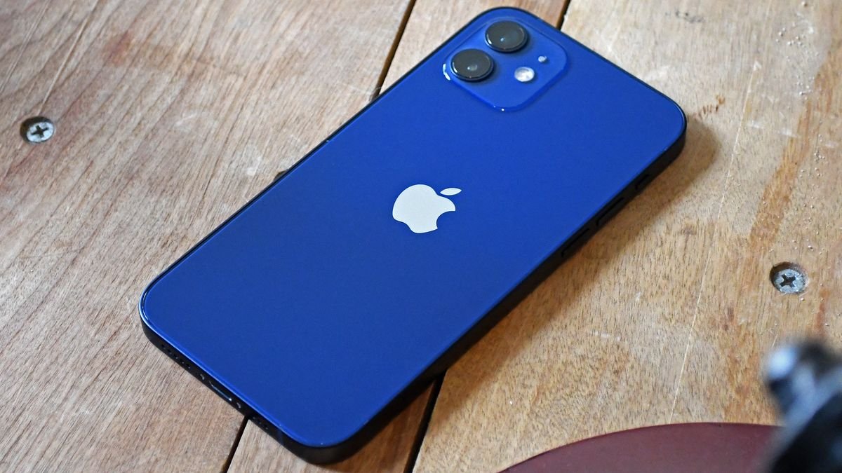  iPhone 12 a fost interzis la vânzare în Franţa. Vezi care este motivul!