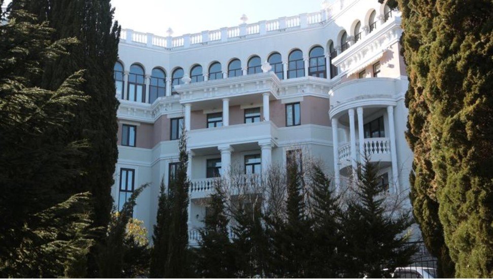  Apartamentul de lux deţinut de Volodimir Zelenski în Crimeea a fost scos la vânzare de ruşi