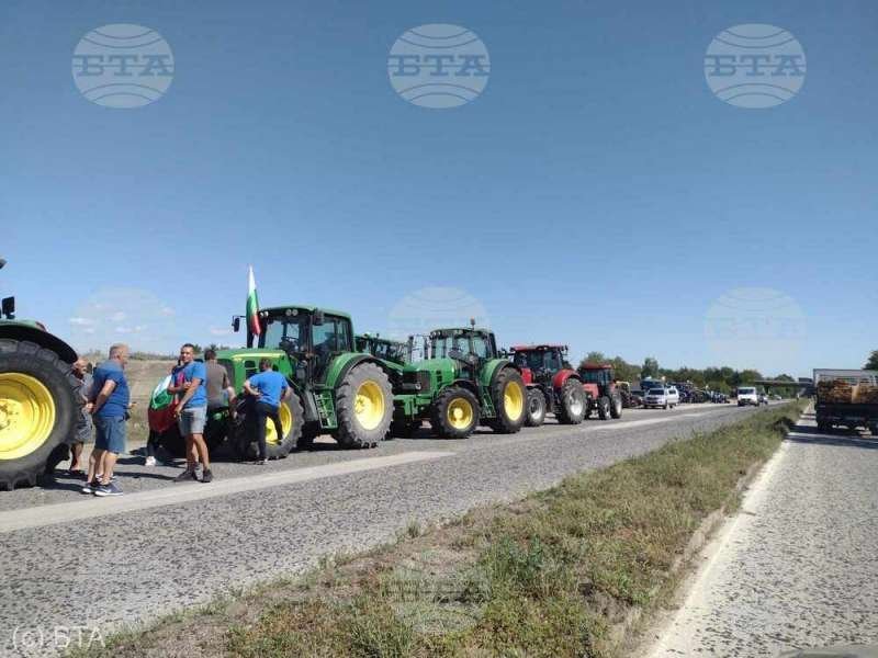  Fermierii bulgari au blocat punctele de trecere a frontierei cu România