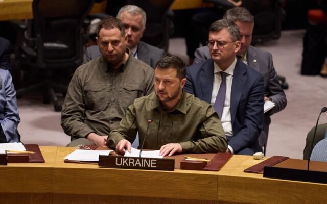 Faţă în faţă cu ambasadorul rus, Zelenski acuză ONU că este ineficientă în apărarea frontierelor suverane