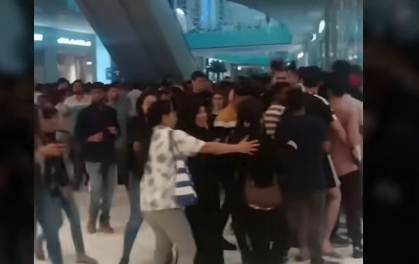  Revolte şi bătaie în Dubai: haos la mall-ul unde s-a pus în vânzare iPhone 15 – VIDEO
