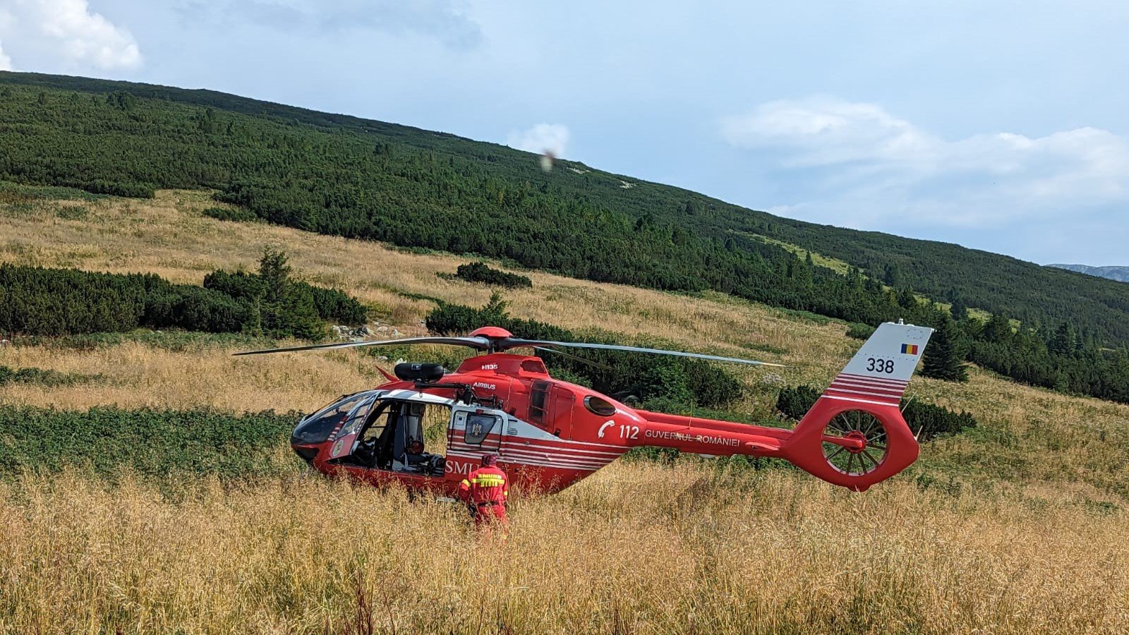  Turistă salvată cu elicopterul, în Munții Retezat. Ea purta espadrile din pânză