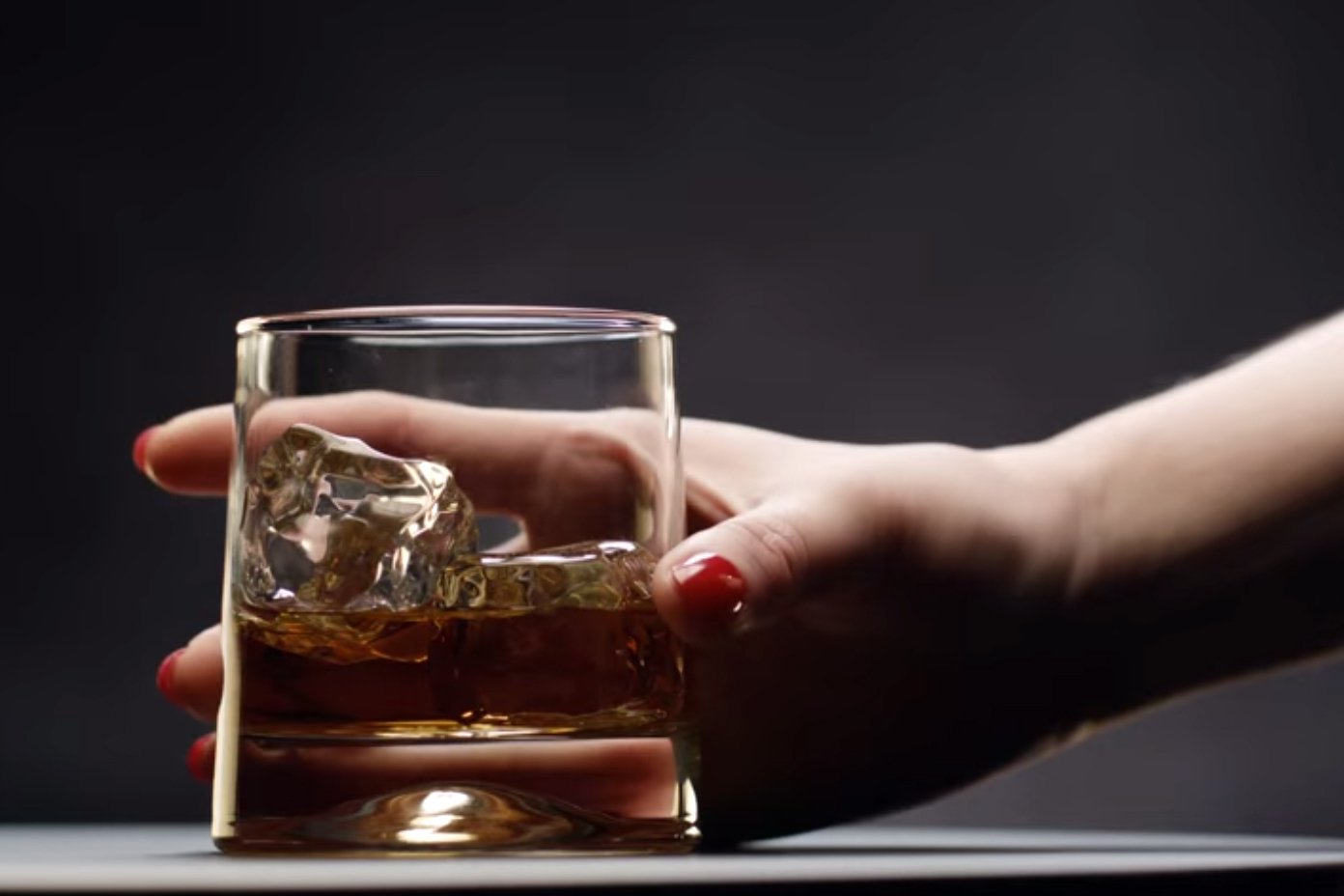  Femeie condamnată la opt luni cu suspendare pentru că a condus după ce a băut whisky la Tikki Village