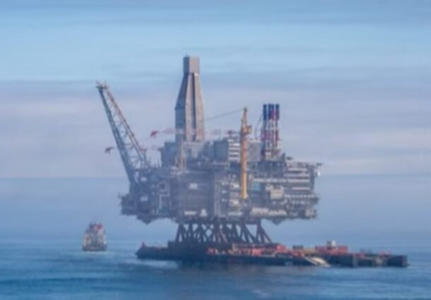  Marea Britanie a aprobat exploatarea unui controversat câmp de petrol şi gaze în Marea Nordului