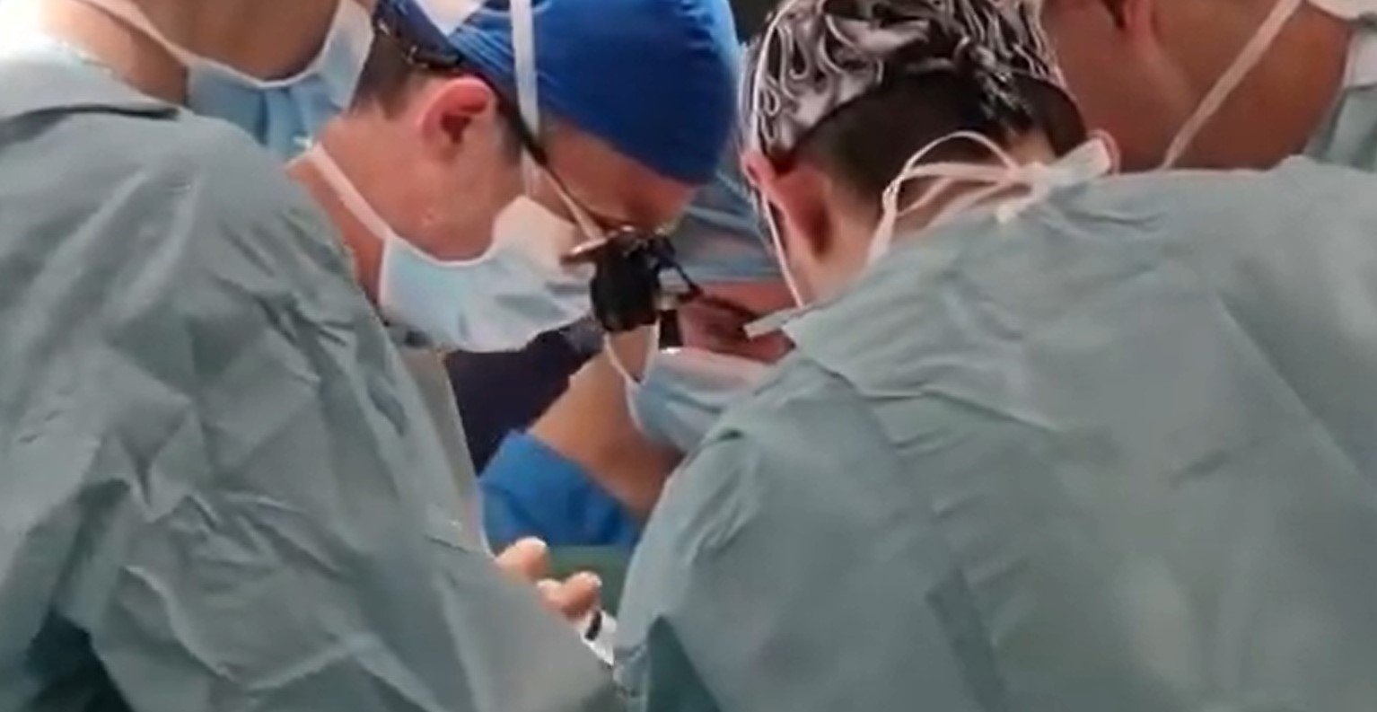  VIDEO – Prima implantare a unei inimi artificiale la un copil din România