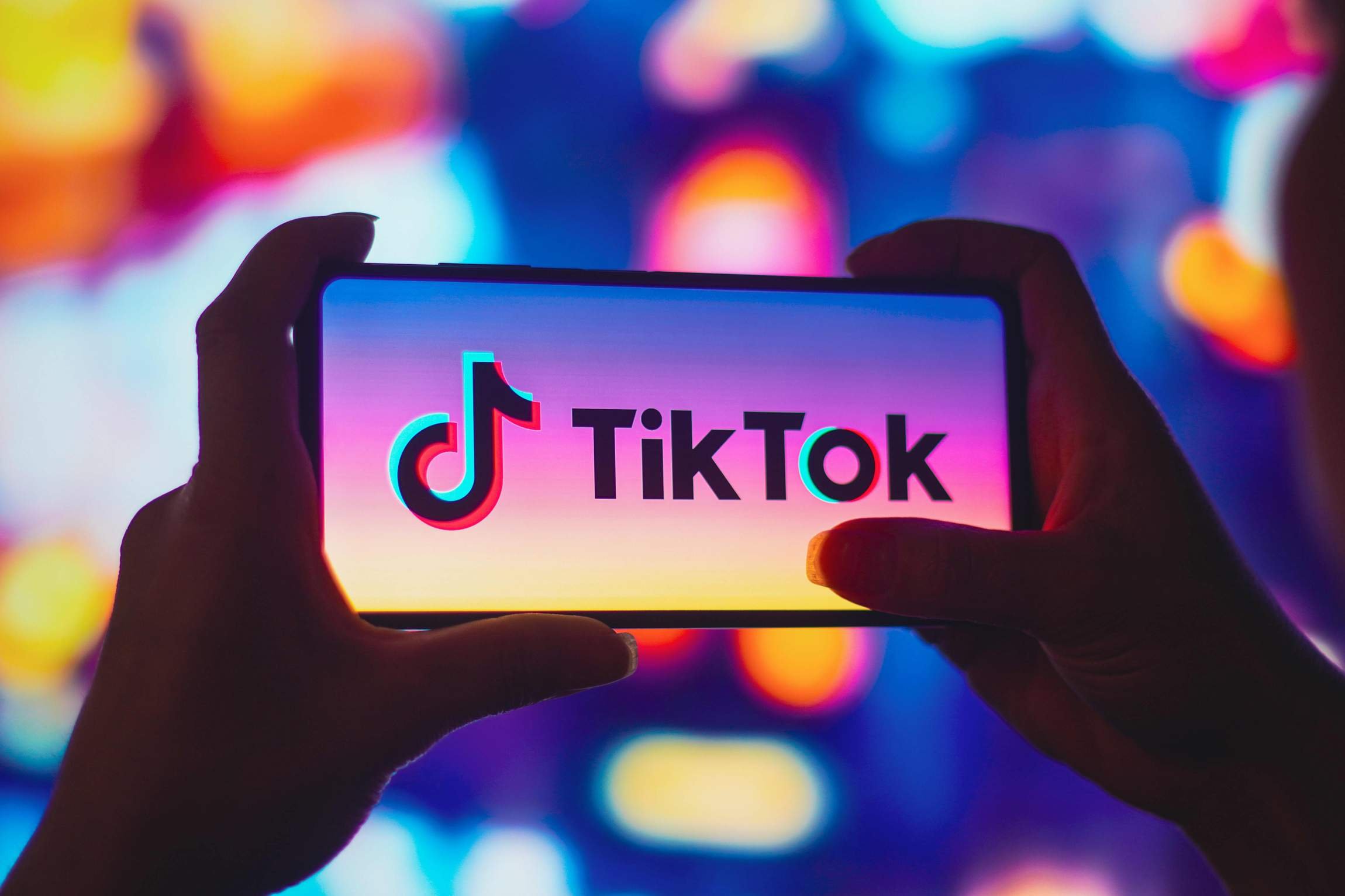 TikTok testează un abonament fără reclame