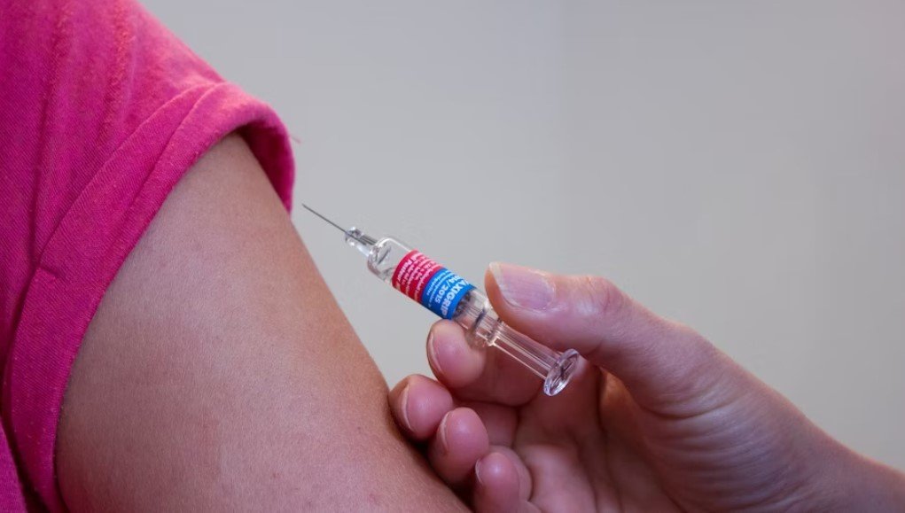  Dezastru cu vaccinarea antigripală la ţară: vor muri oameni. Medicii ieşeni: Modificările Ministerului Sănătăţii, „o mare prostie”