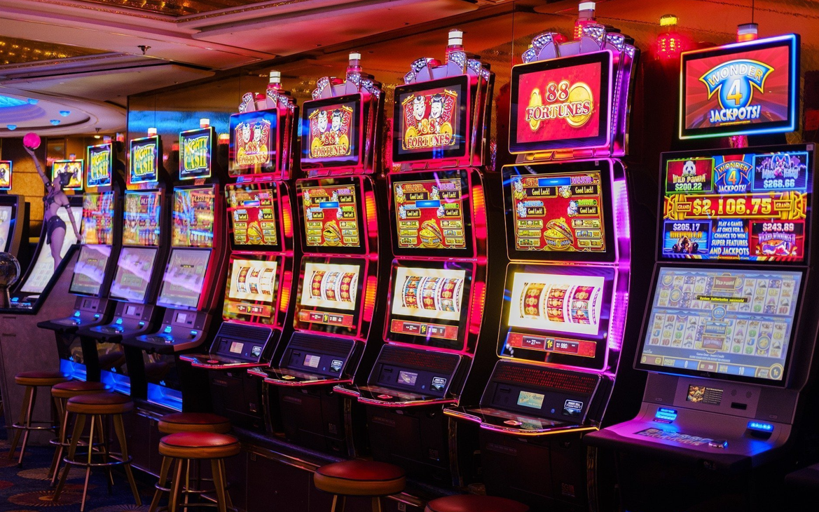  Boloş anunţă că vânzarea de alcool în sălile de jocuri de noroc va fi interzisă