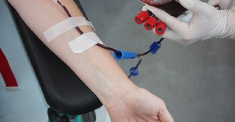  Proiect: Impozit mai mic pe proprietăţi pentru cei care donează sânge minim de trei ori pe an
