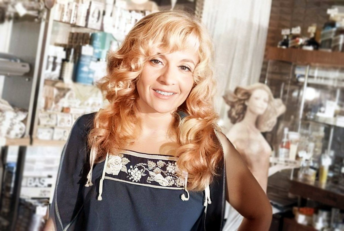  Actrița româncă după care suspinau actori și sportivi celebri fuge din țară la 48 ani. Moare repetând un rol