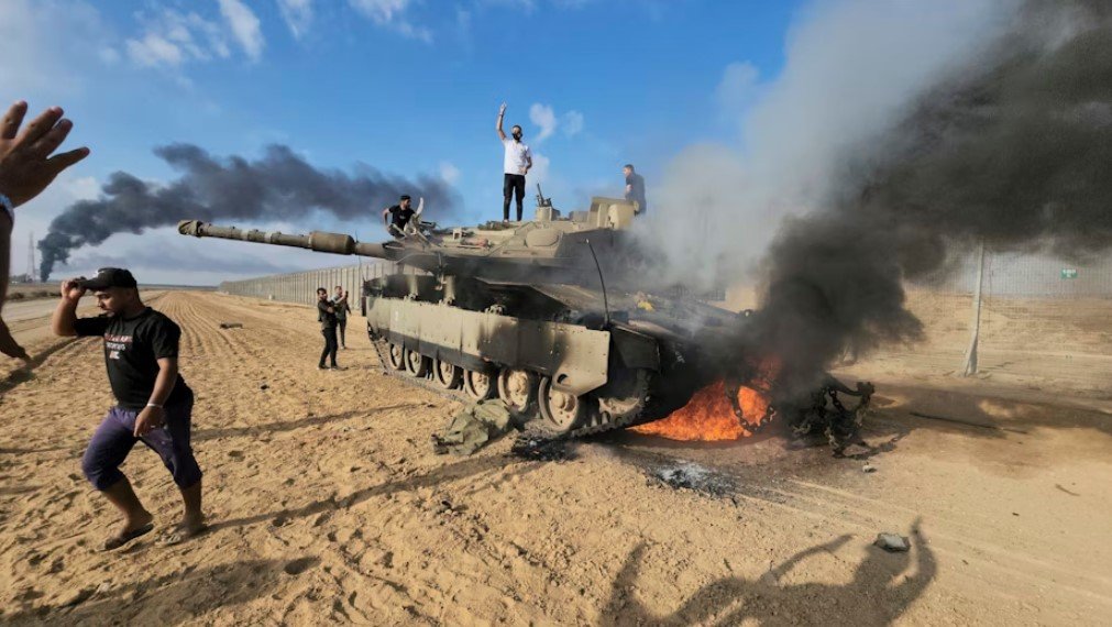  Israelul afirmă că a atacat 17 complexe militare ale Hamas