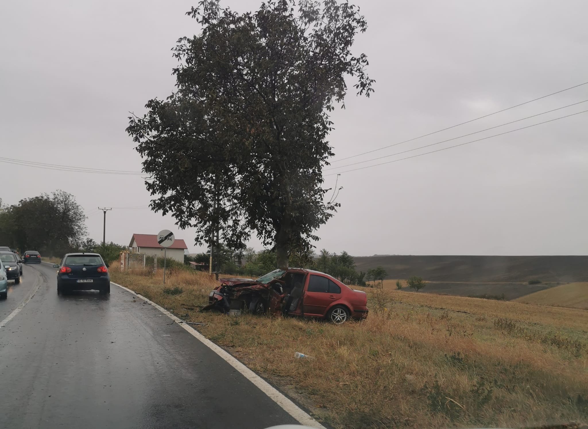  Impact violent între două autoturisme în zona comunei Popricani