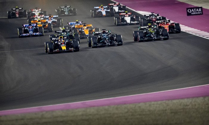  Piloţii de Formula 1 se plâng de căldura sufocantă şi umiditatea de la Grand Prix-ul Qatarului.