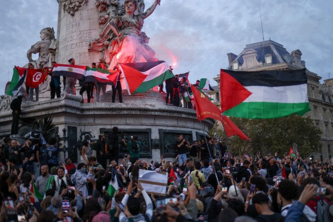  Tensiuni la o manifestaţie propalestiniană interzisă la Paris