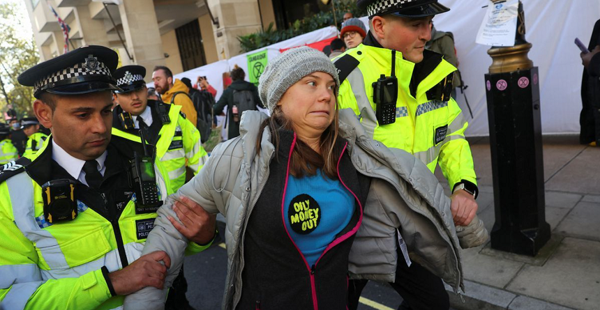  Greta Thunberg, arestată la Londra, în timpul unei conferinţe a petrolului şi gazelor naturale